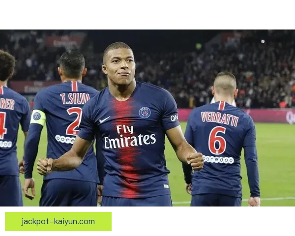 姆巴佩三冠王梦想再度升温，球队状态稳健引发关注