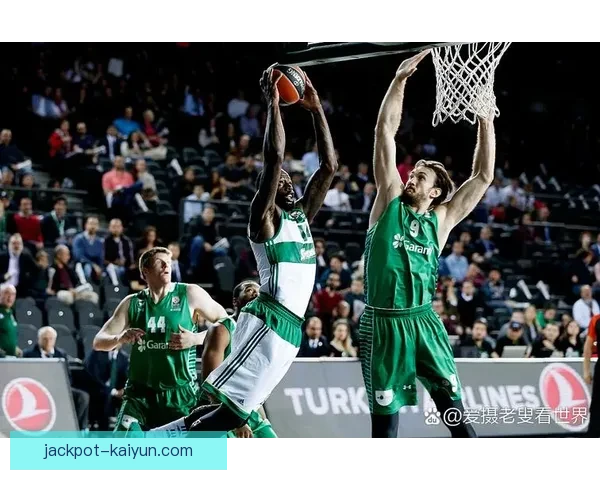 埃斯边路进攻表现稳健，持续为球队创造得分机会