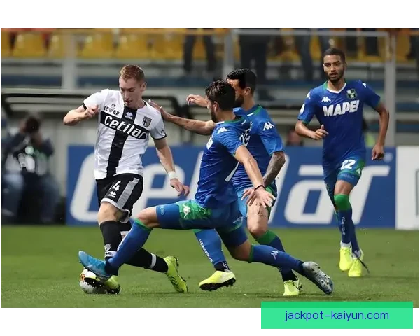 帕尔马边路进攻表现稳健，战术执行清晰两翼推进